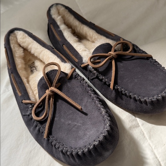 CLEARANCE NWOT Ugg Dakota slipper fur lined moccasin OFFERS WILL BE DECLINED - Picture 3 of 7